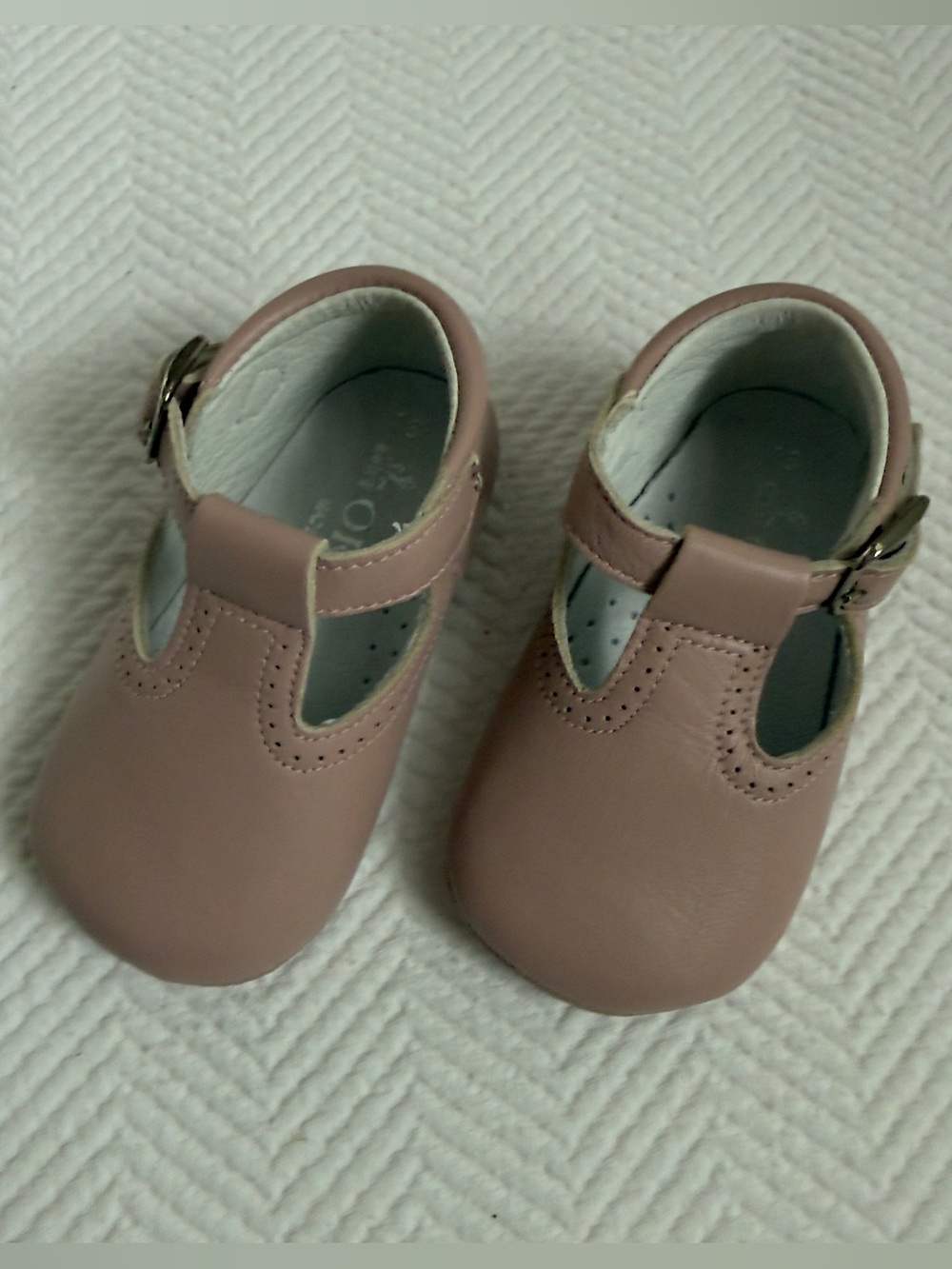 NWT Okaa Spain Leather T-Strap Baby Shoes in Pink, Size US 3/ EU 18